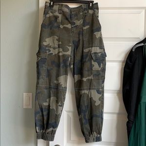 Camo cargo jeans